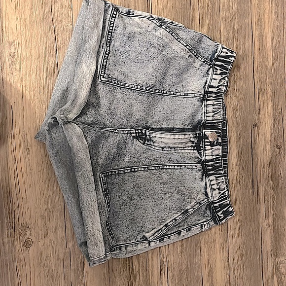Denim shorts - Picture 1 of 5